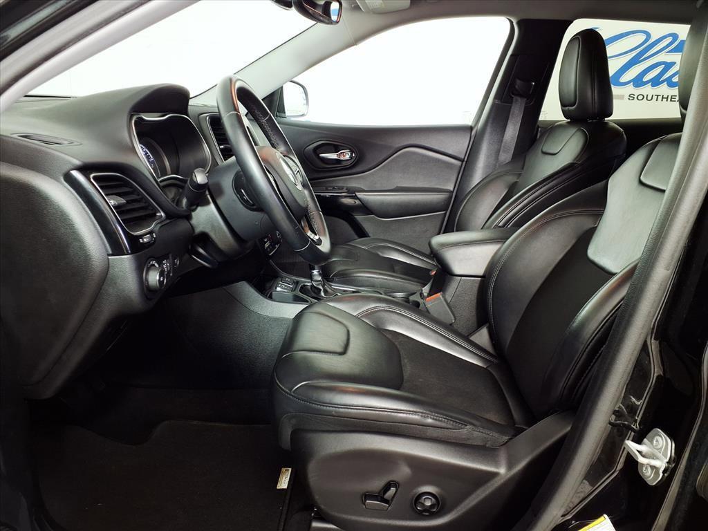 used 2020 Jeep Cherokee car, priced at $15,402