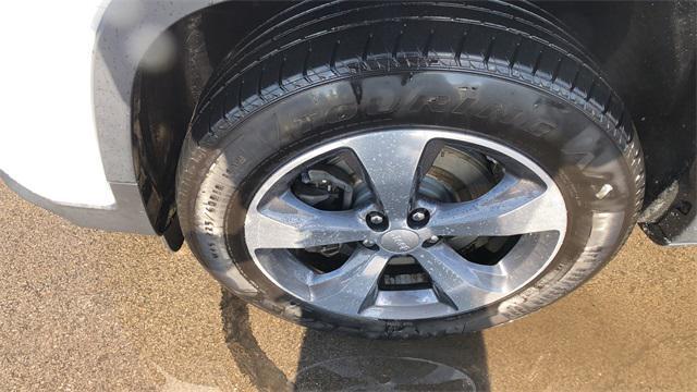 used 2020 Jeep Cherokee car, priced at $19,990