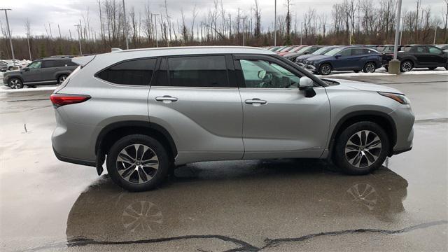 used 2022 Toyota Highlander Hybrid car, priced at $31,995