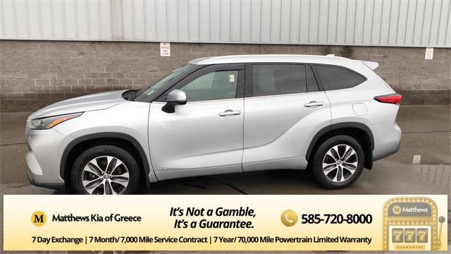 used 2022 Toyota Highlander Hybrid car, priced at $31,995