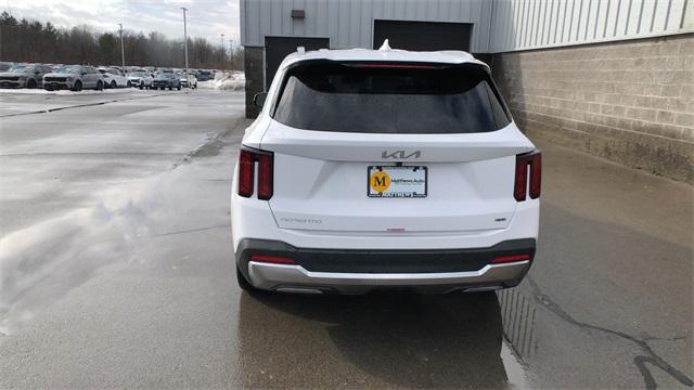 used 2025 Kia Sorento car, priced at $33,990