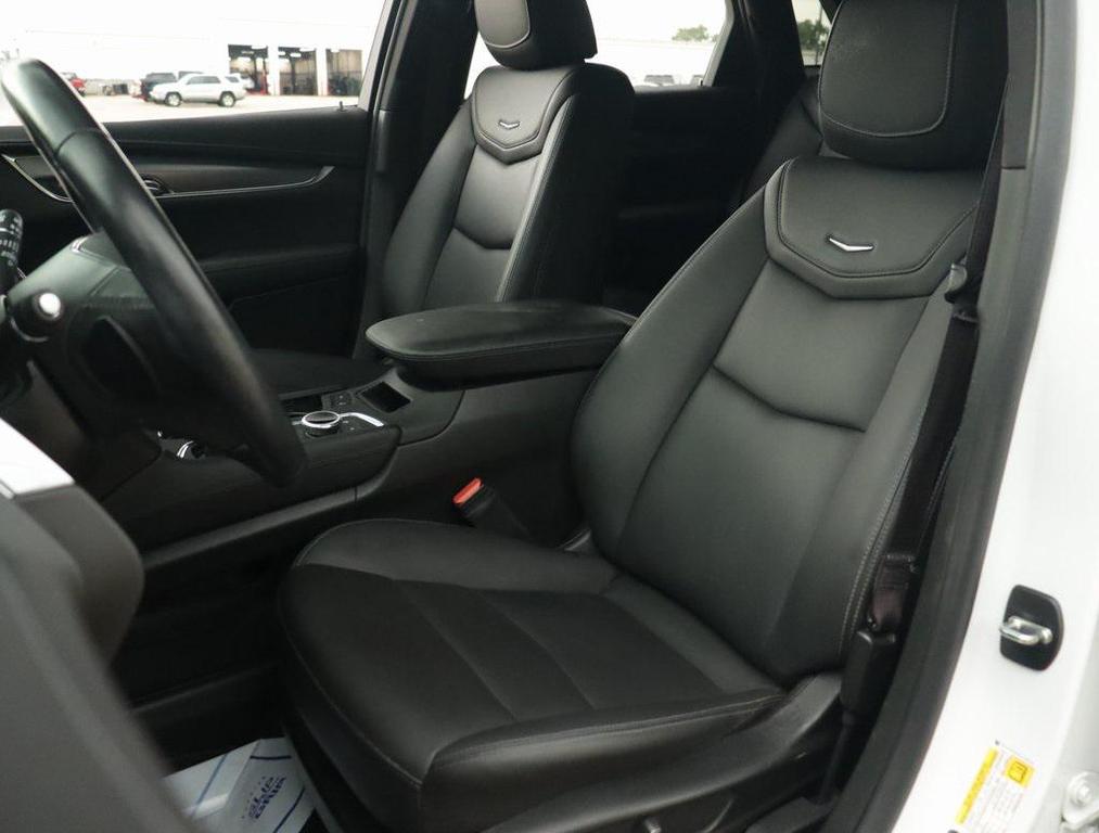 2020 Crystal White Tricoat Cadillac XT5