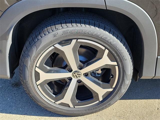 new 2025 Volkswagen Tiguan car, priced at $34,134