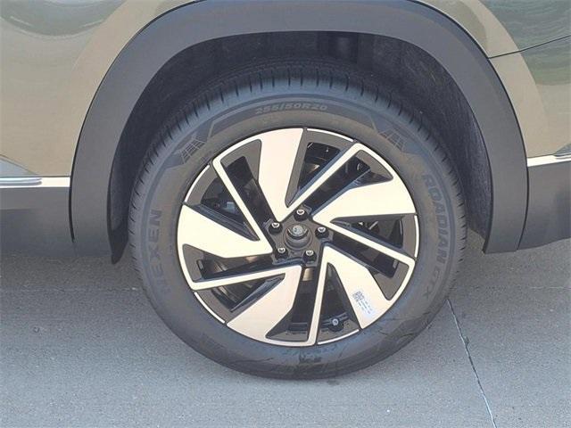 new 2025 Volkswagen Atlas car, priced at $43,756