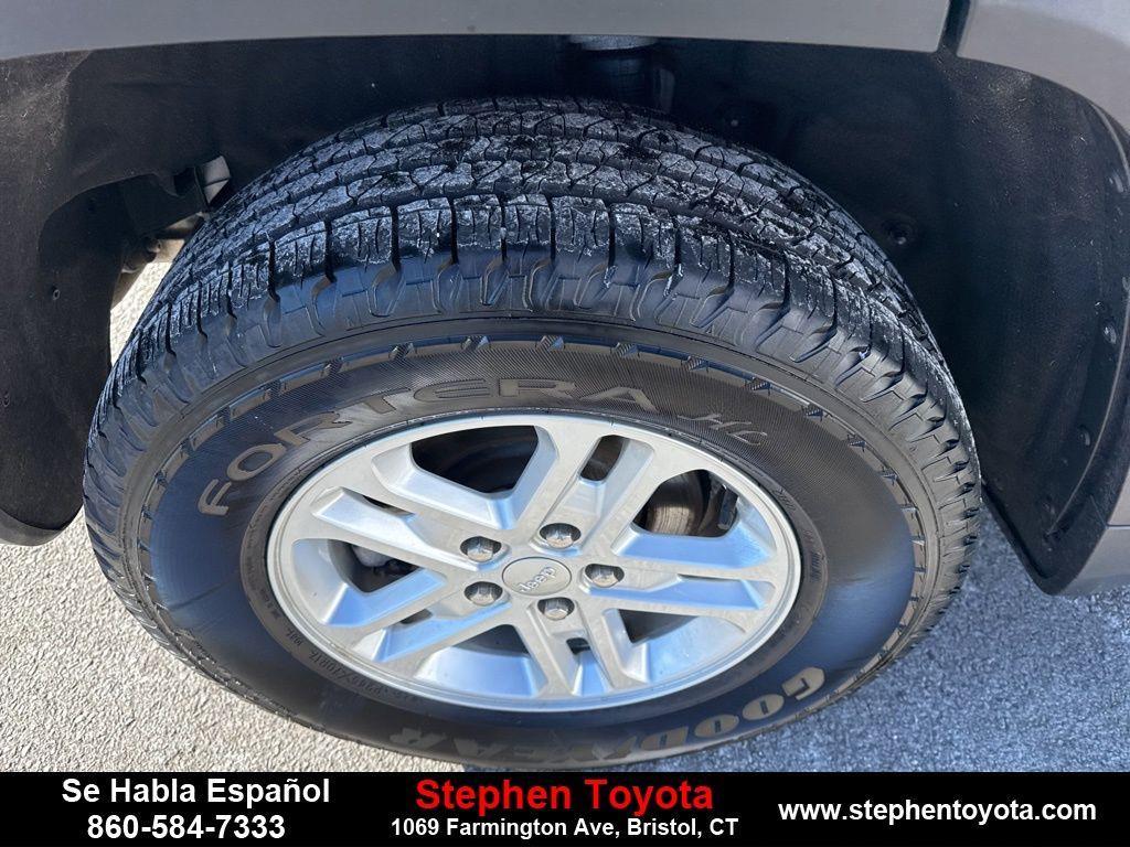 used 2023 Jeep Grand Cherokee car, priced at $24,898