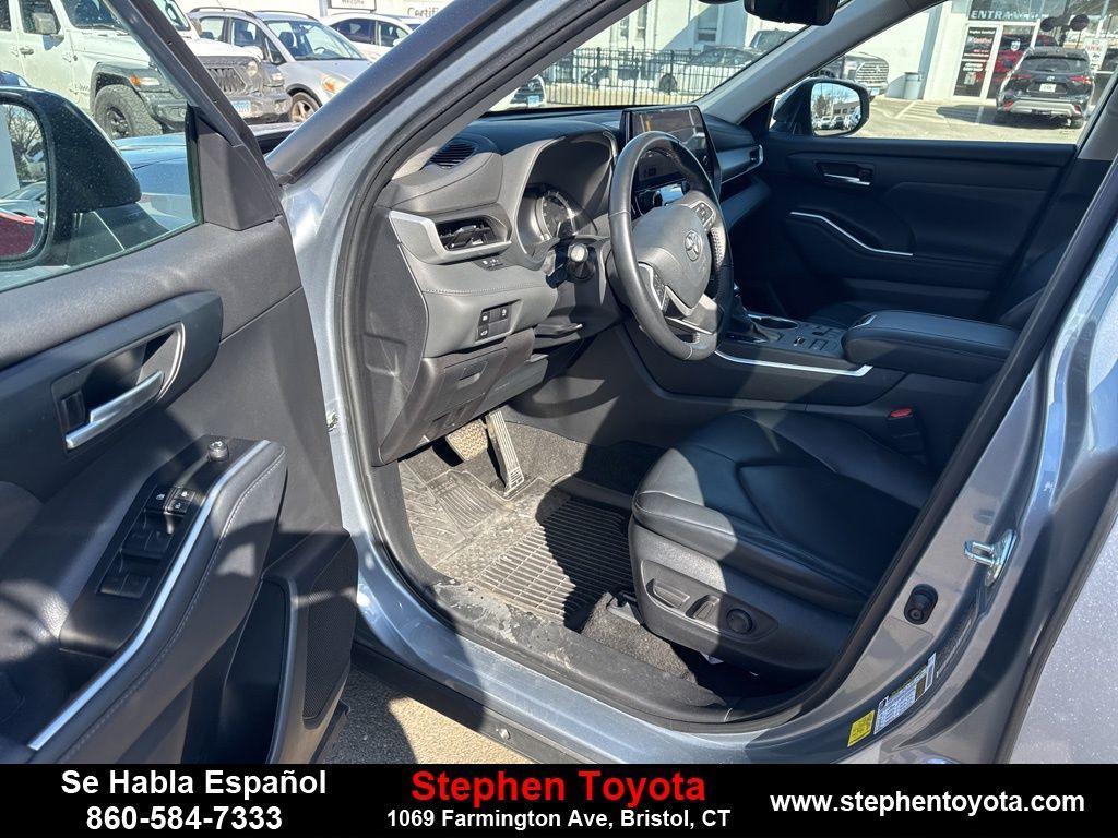 used 2023 Toyota Highlander car, priced at $38,598