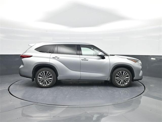 used 2022 Toyota Highlander Hybrid car, priced at $40,949