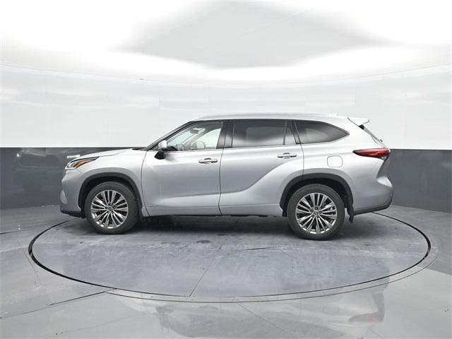 used 2022 Toyota Highlander Hybrid car, priced at $40,949