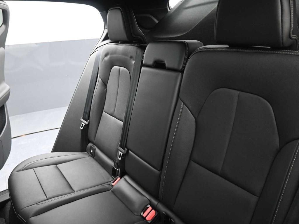 used 2020 Volvo XC40 car, priced at $19,943