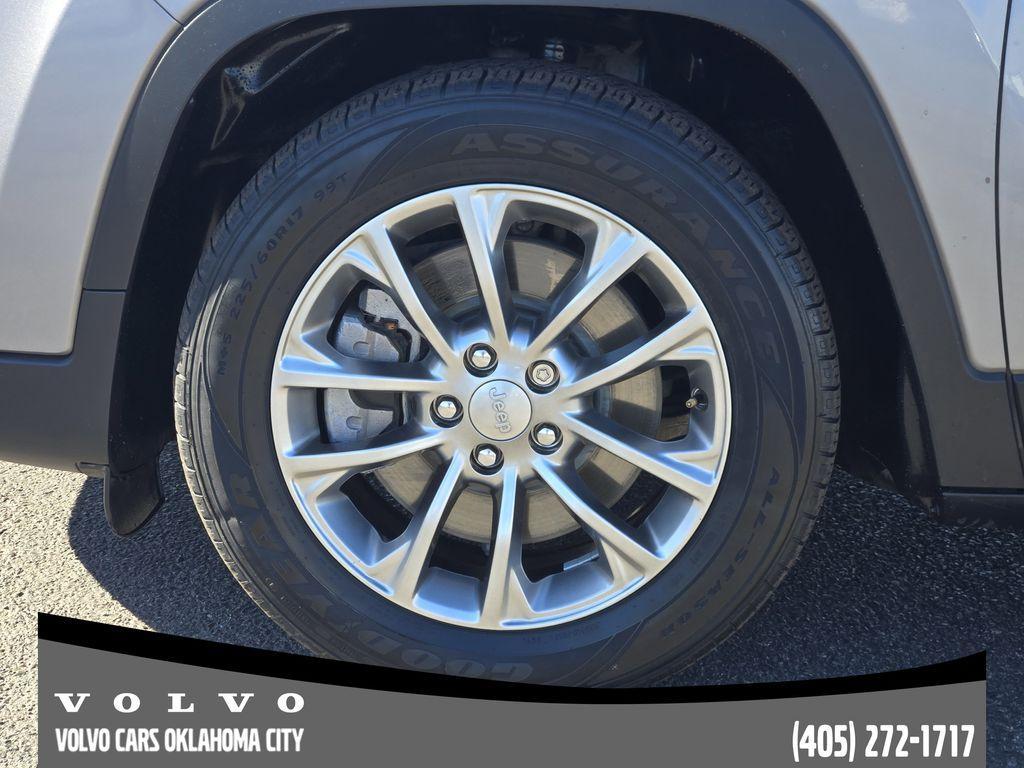 used 2019 Jeep Cherokee car, priced at $16,400