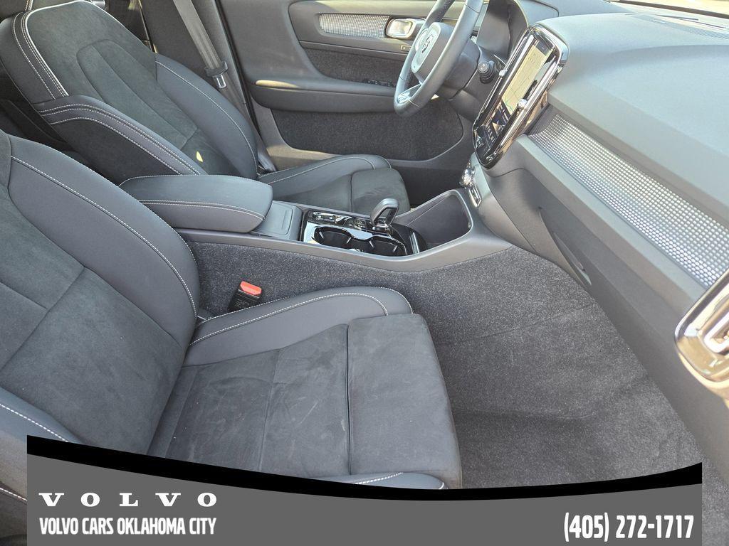 used 2023 Volvo XC40 car, priced at $31,400