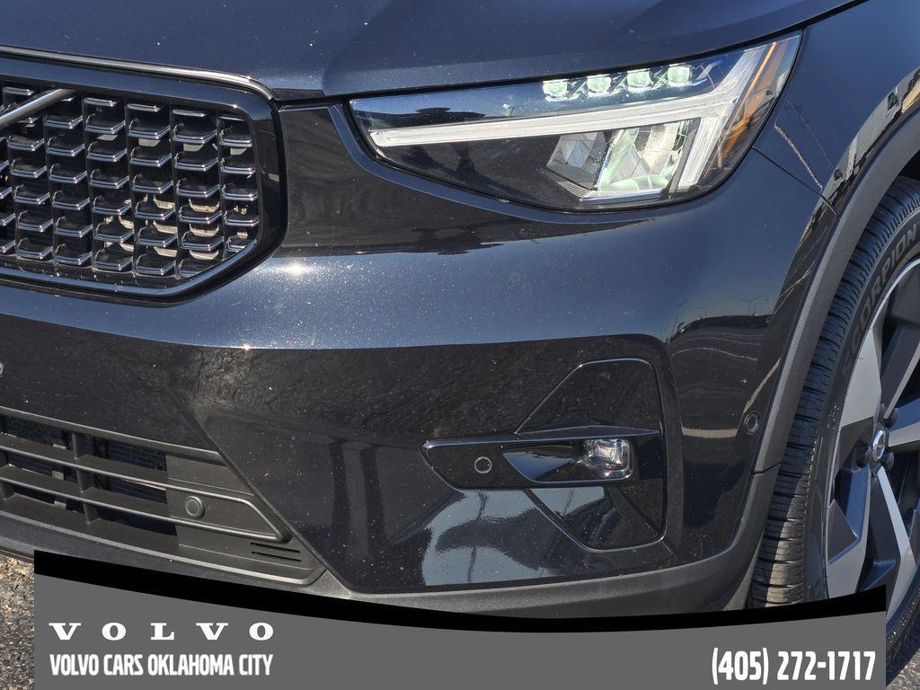 used 2023 Volvo XC40 car, priced at $31,400