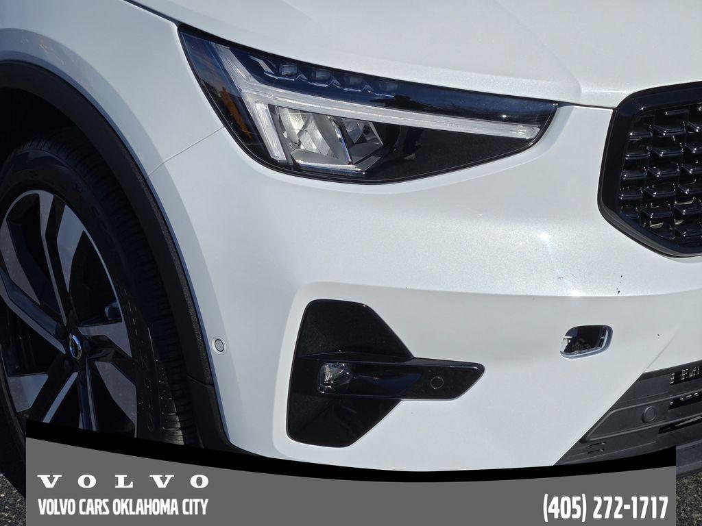 used 2025 Volvo XC40 car, priced at $31,500