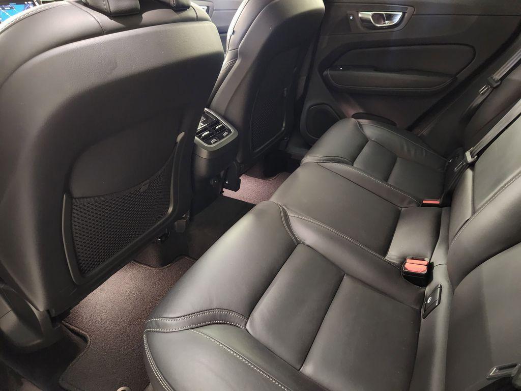 2022 Platinum Gray Metallic Volvo XC60
