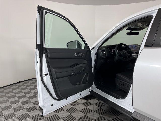 new 2026 Nissan Pathfinder car, priced at $45,572