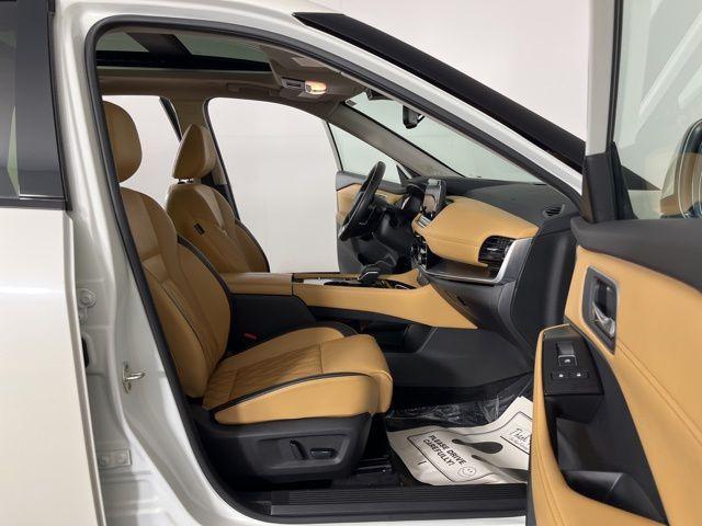 2023 Pearl White Tri-Coat Nissan Rogue