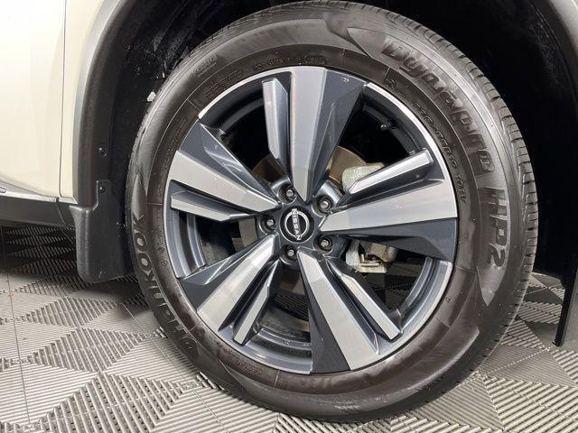 2023 Pearl White Tri-Coat Nissan Rogue