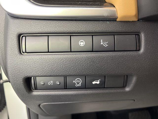 2023 Pearl White Tri-Coat Nissan Rogue