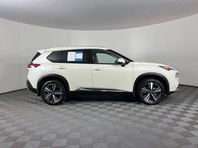2023 Pearl White Tri-Coat Nissan Rogue