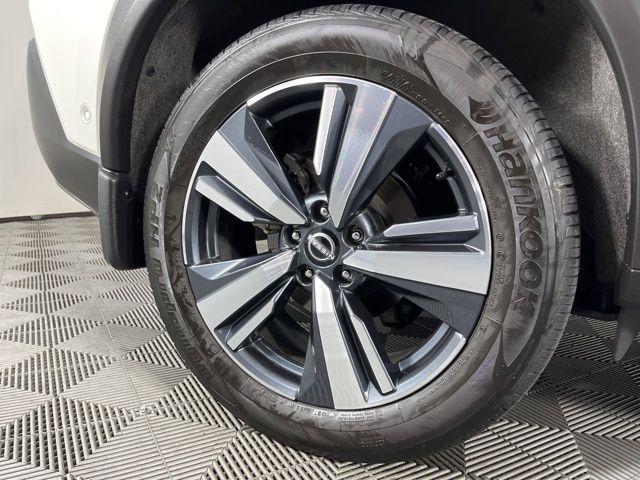 2023 Pearl White Tri-Coat Nissan Rogue