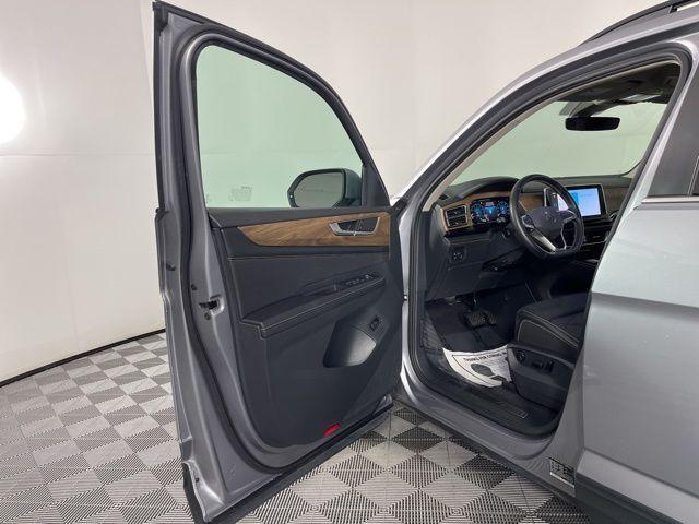 used 2025 Volkswagen Atlas car, priced at $30,600