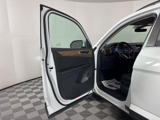 used 2024 Volkswagen Atlas car, priced at $27,000