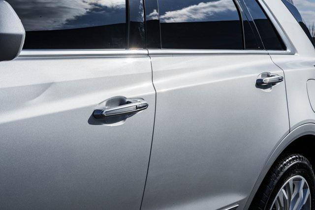 used 2018 Cadillac XT5 car, priced at $16,500