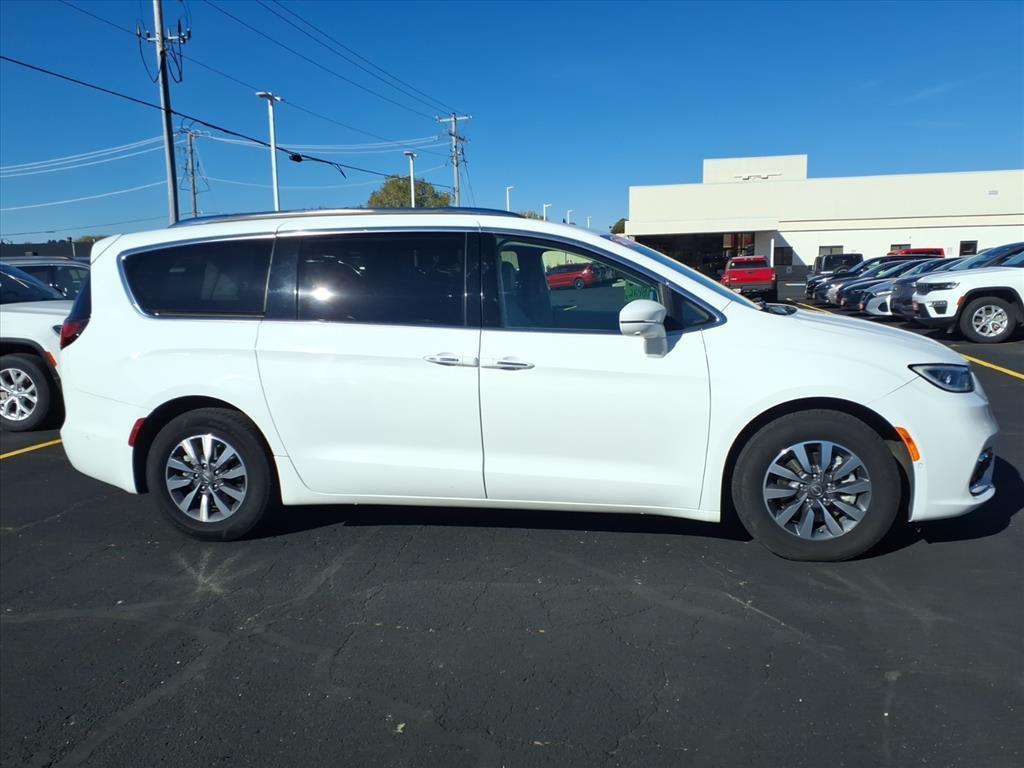 used 2021 Chrysler Pacifica Hybrid car, priced at $22,999