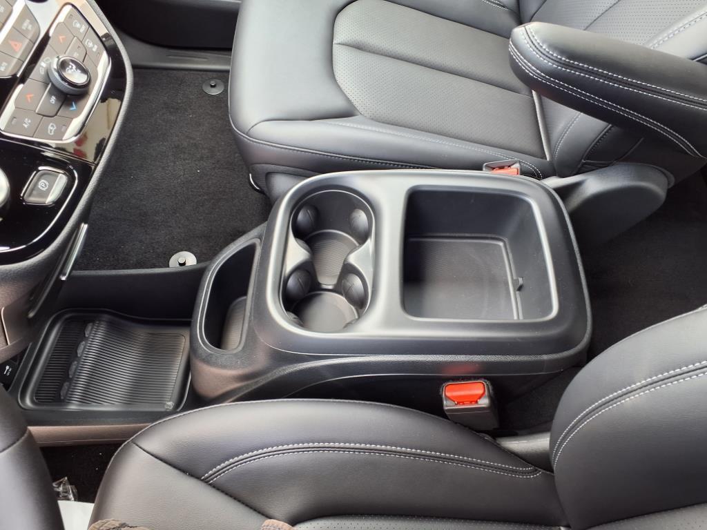 new 2025 Chrysler Pacifica car, priced at $45,725