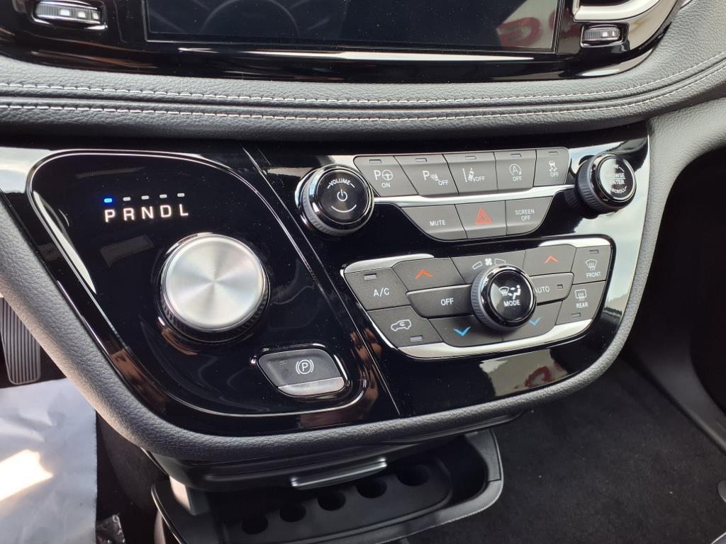 new 2025 Chrysler Pacifica car, priced at $45,725