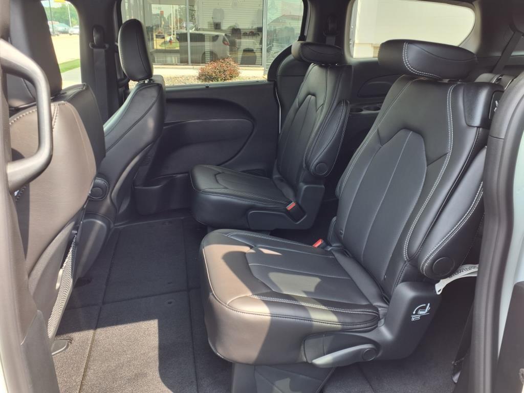 new 2025 Chrysler Pacifica car, priced at $45,725