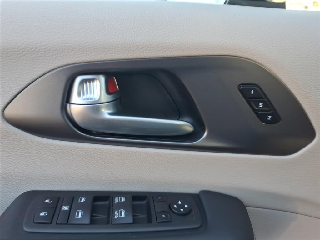 used 2024 Chrysler Pacifica car, priced at $29,596