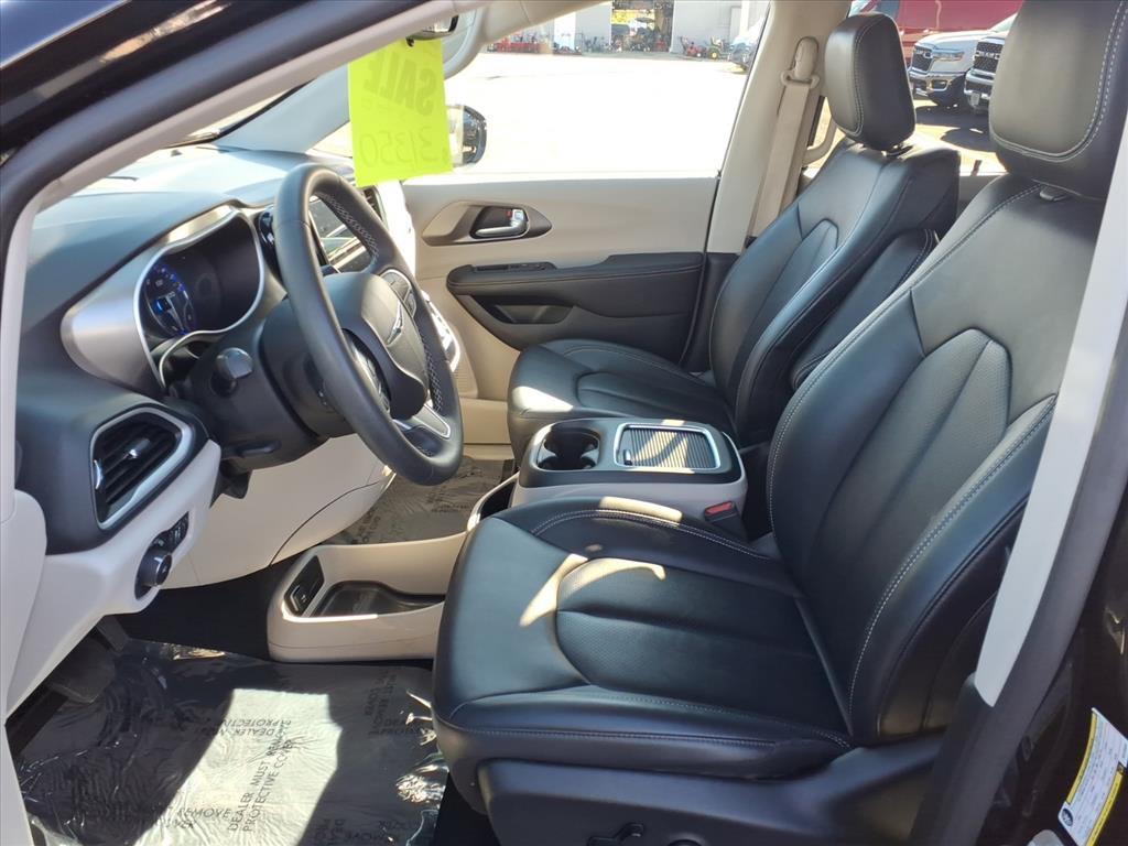 used 2024 Chrysler Pacifica car, priced at $29,596