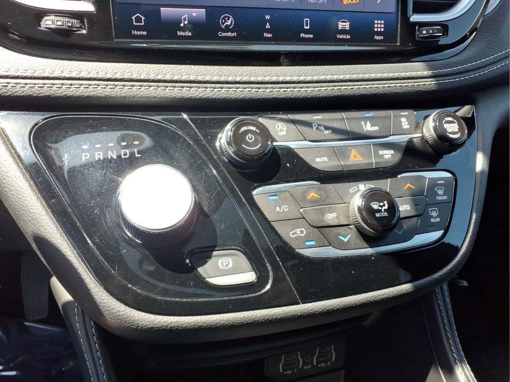 used 2025 Chrysler Pacifica car, priced at $36,292