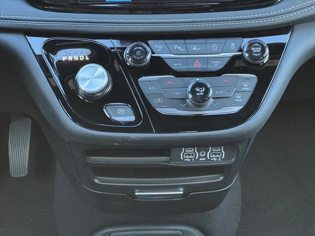 new 2025 Chrysler Pacifica car, priced at $44,893