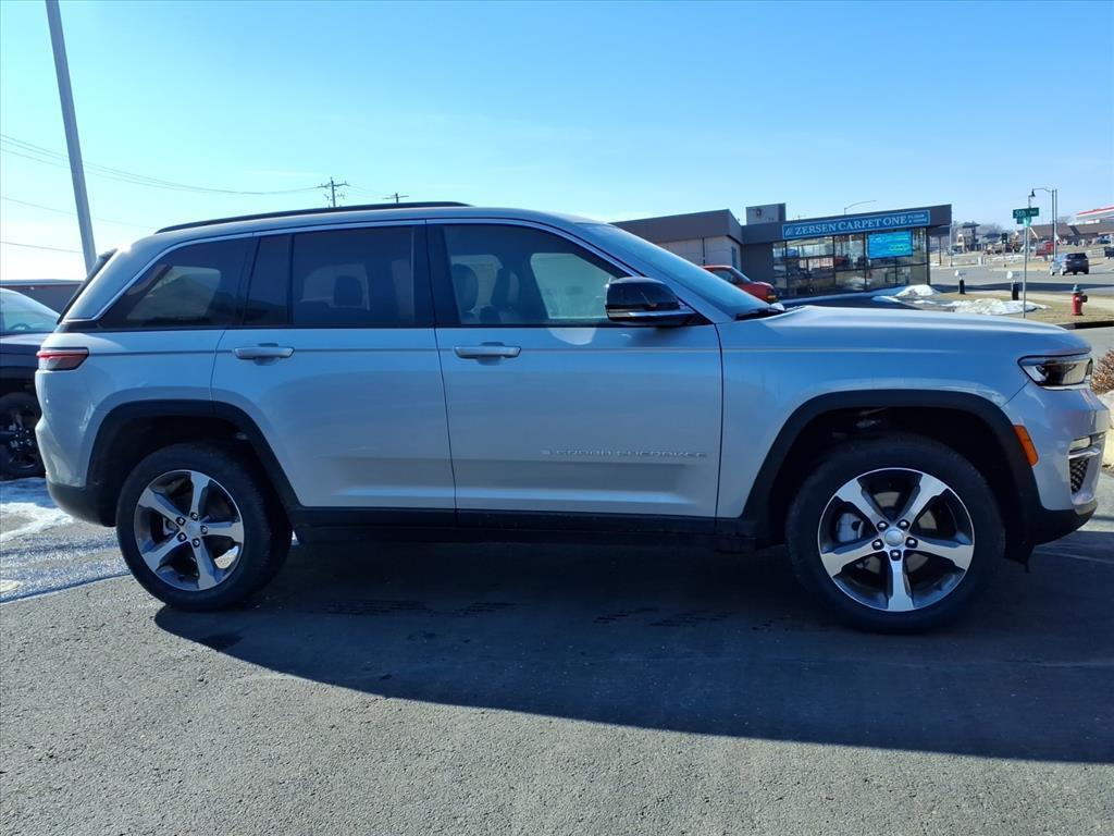 new 2025 Jeep Grand Cherokee car, priced at $48,846