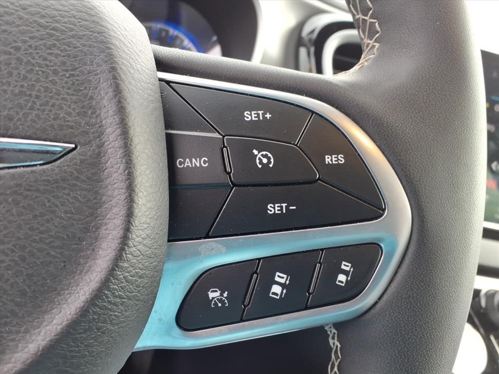 used 2025 Chrysler Pacifica car, priced at $31,699