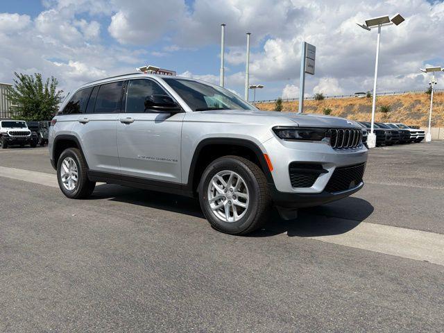new 2026 Jeep Grand Cherokee car, priced at $42,000