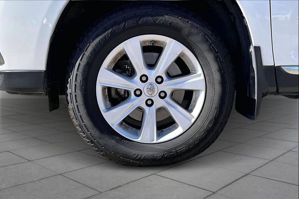 used 2013 Toyota Highlander car, priced at $10,995