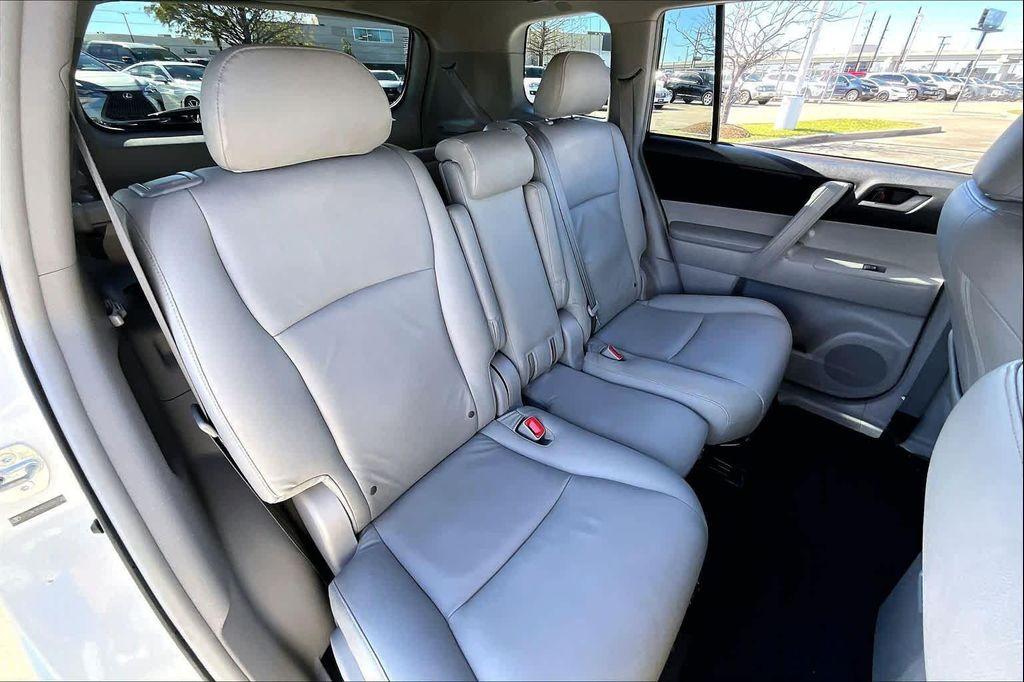 used 2013 Toyota Highlander car, priced at $10,995