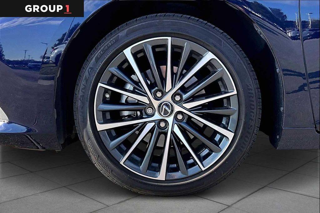 used 2025 Lexus ES 350 car, priced at $40,168