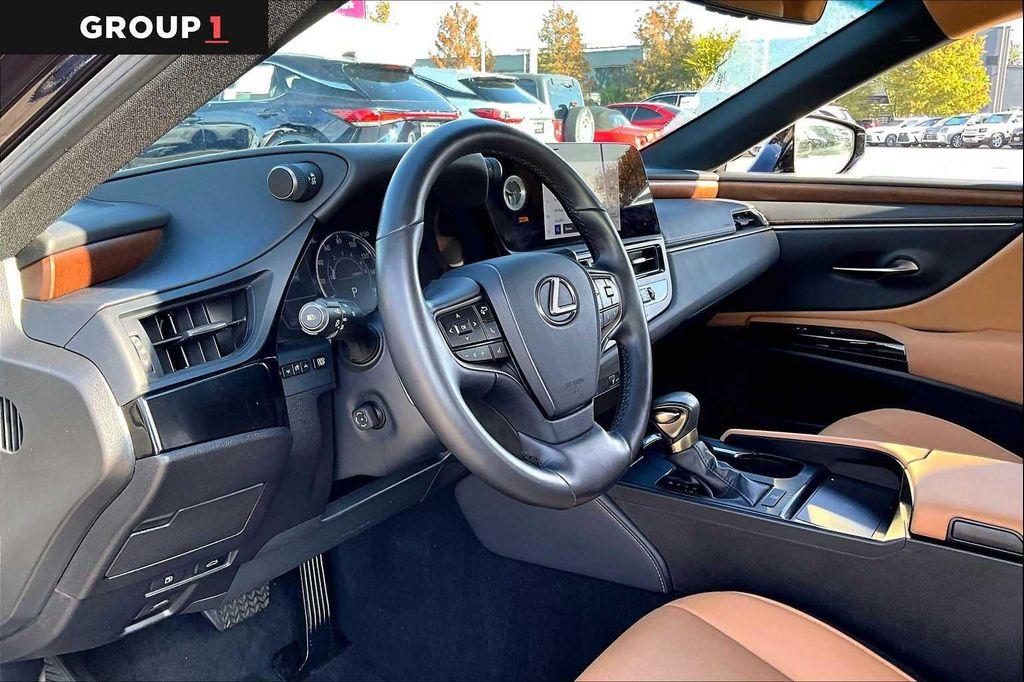used 2025 Lexus ES 350 car, priced at $40,168