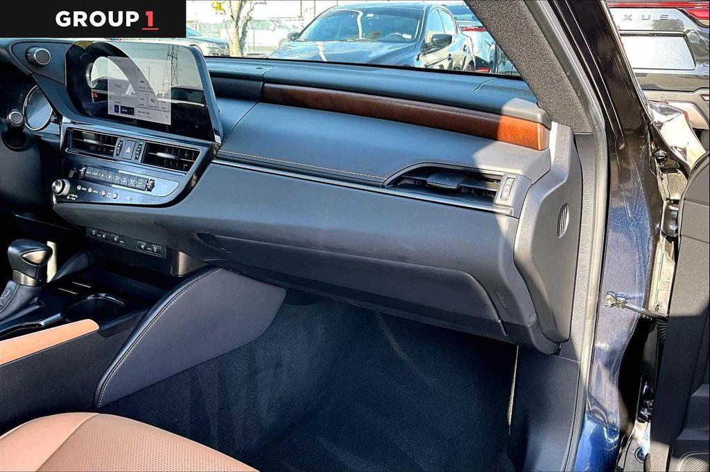 used 2025 Lexus ES 350 car, priced at $40,168