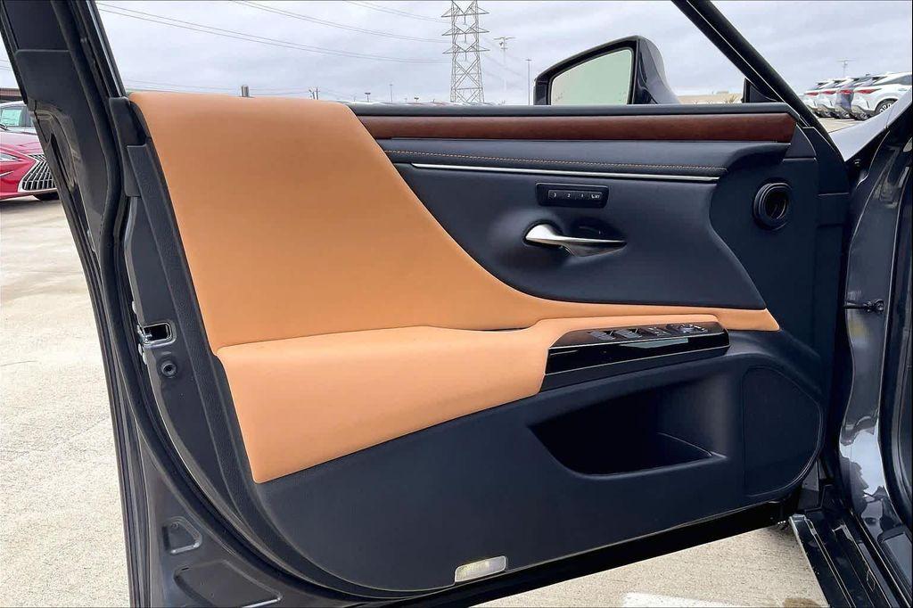 new 2025 Lexus ES 350 car, priced at $49,649