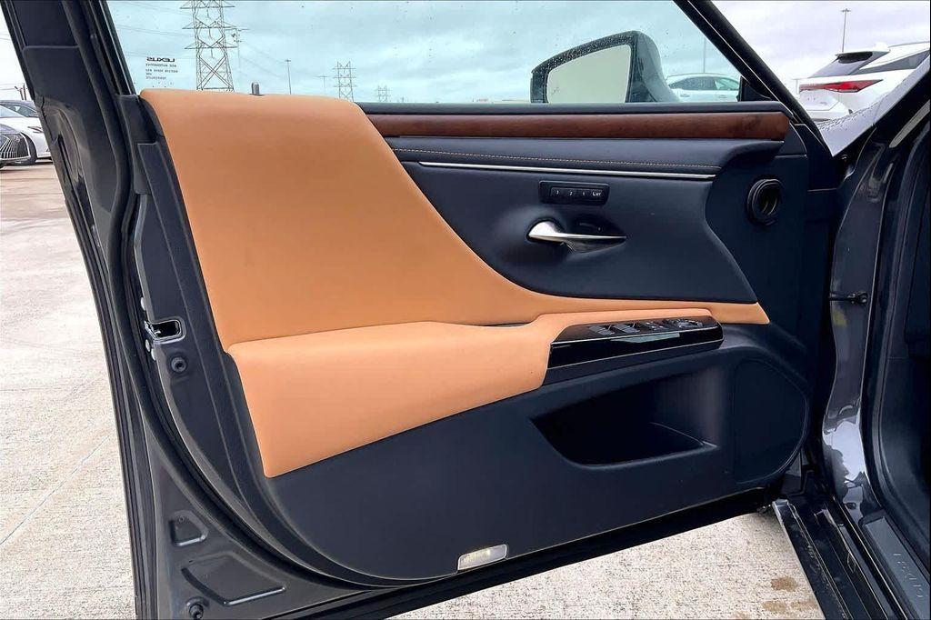 new 2025 Lexus ES 350 car, priced at $49,684