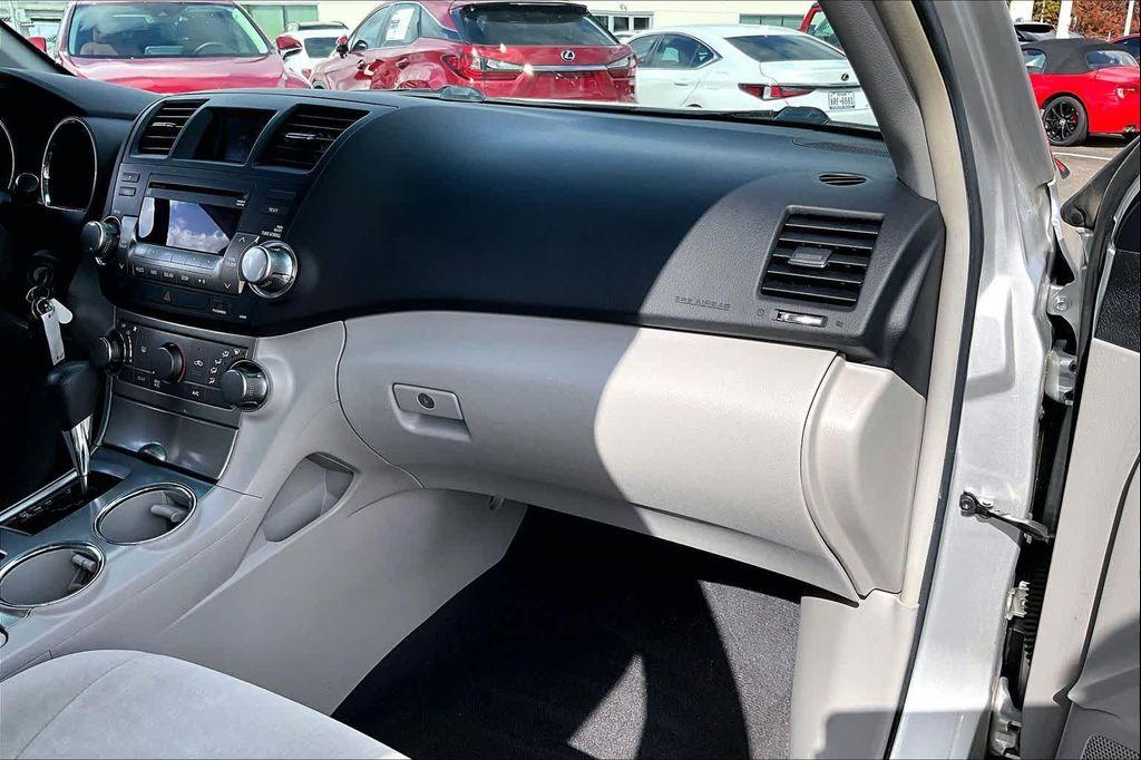 used 2012 Toyota Highlander car, priced at $10,995