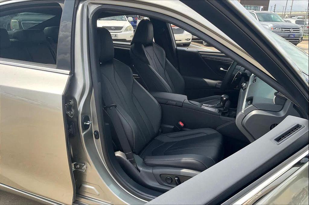 used 2021 Lexus ES 350 car, priced at $35,220