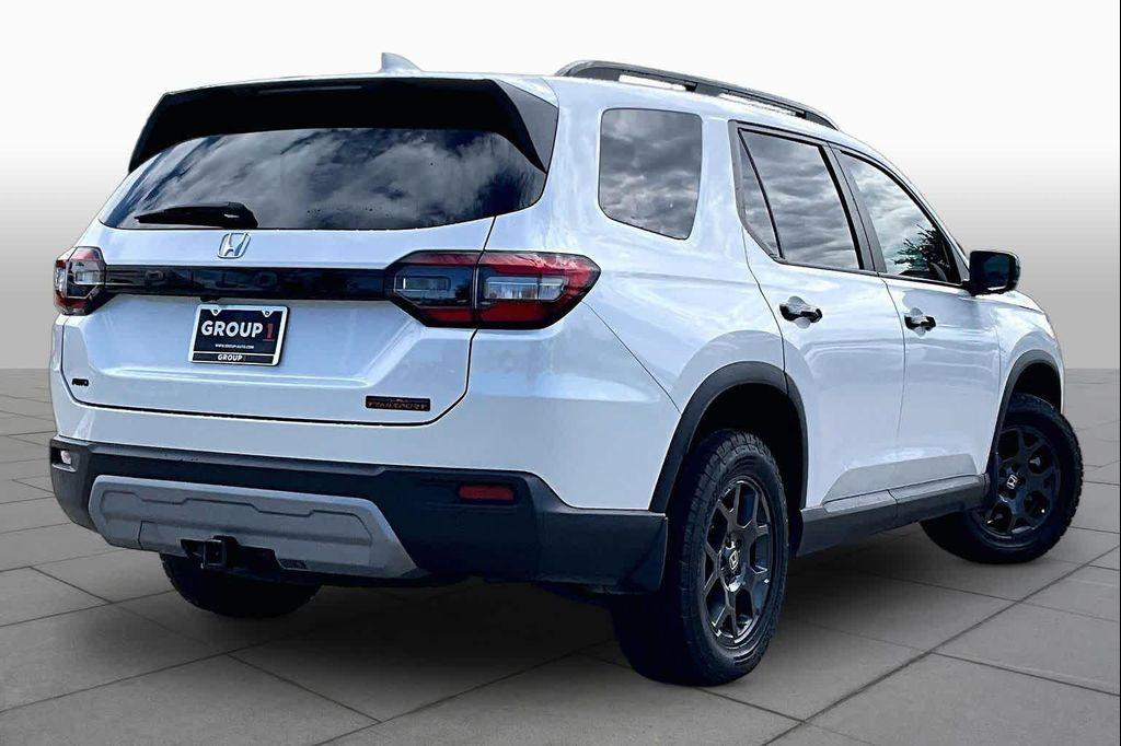 used 2025 Honda Pilot car, priced at $43,720