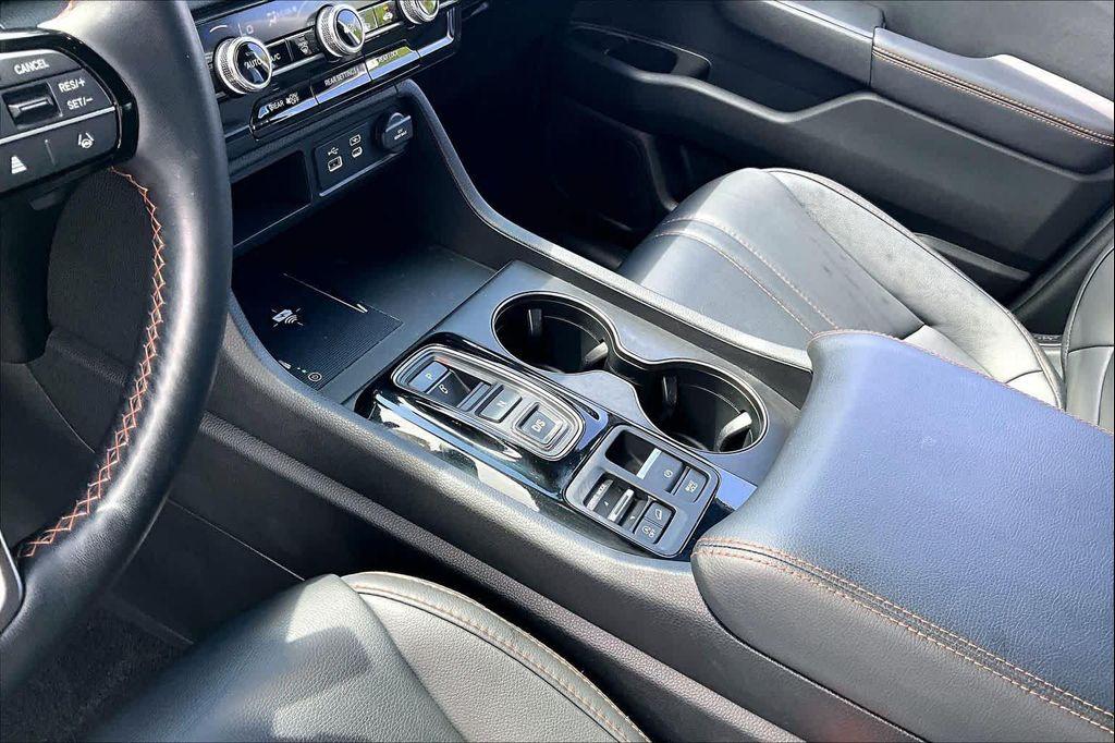 used 2025 Honda Pilot car, priced at $43,720