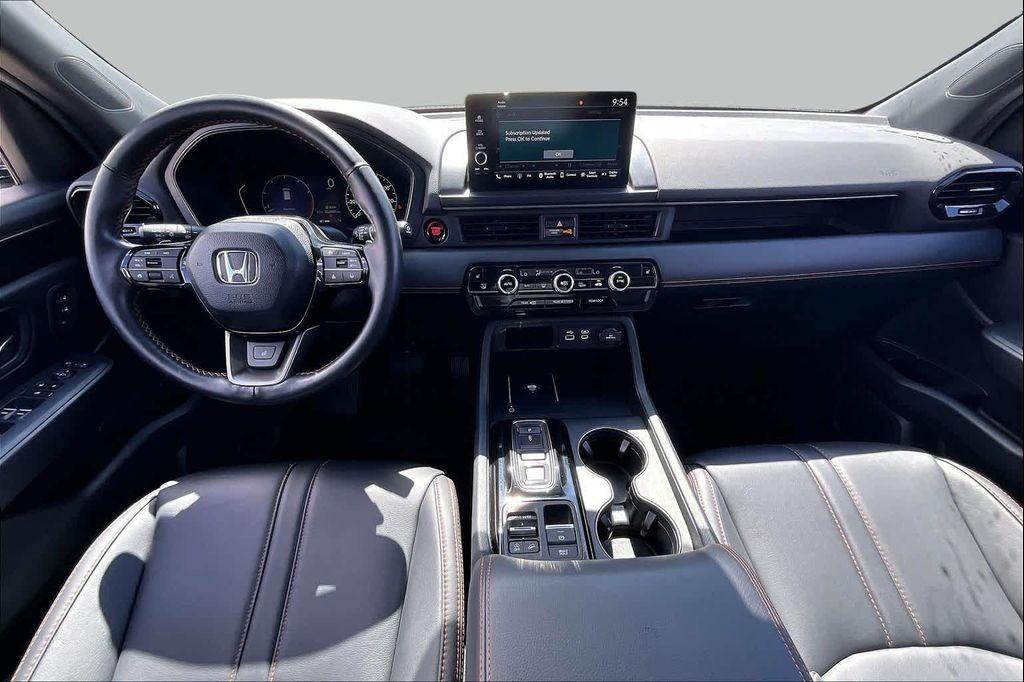used 2025 Honda Pilot car, priced at $43,720